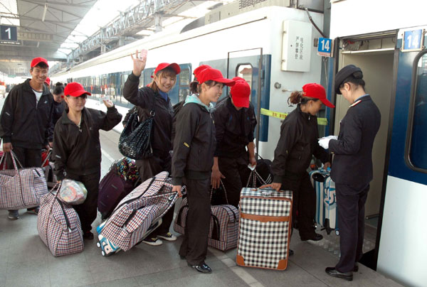 Xinjiang workers begin their new life