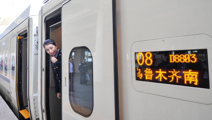 CRH5 bullet train makes trial run in NW China