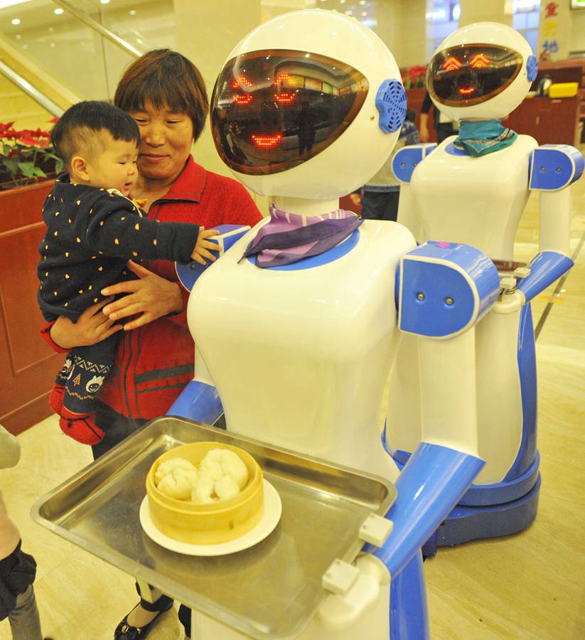 Ningbo restaurant hires robot waiters