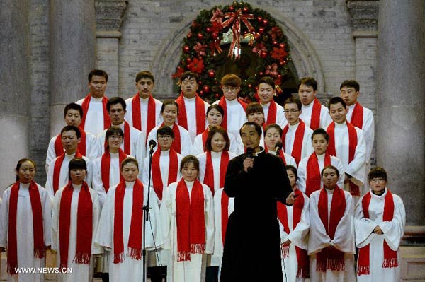 Catholics in Xi'an celebrate Christmas Eve in church
