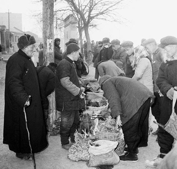 Now and then: Shopping through the ages in China