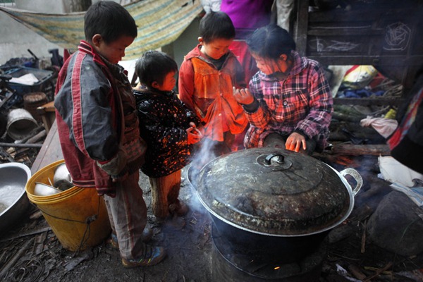 An eleven-child family in Sichuan sparks controversy