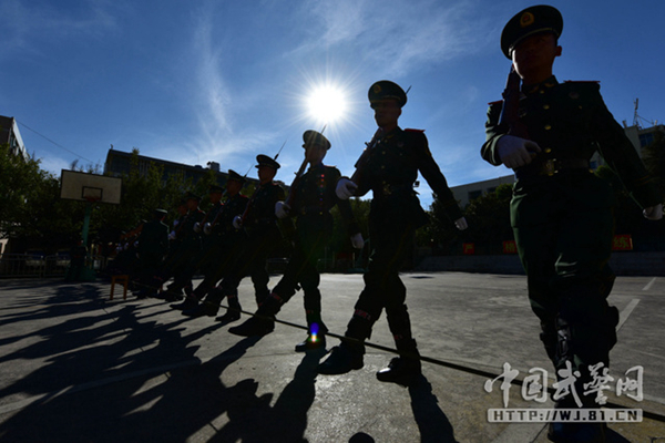 Behind-the-scenes look at the national flag guard