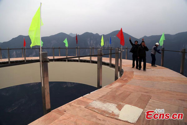 Record-breaking glass bridge to open in Chongqing