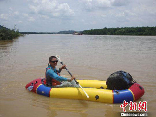 Man aims to become first to raft down Yellow River alone