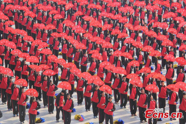 6,700 students perform spectacular exercise set