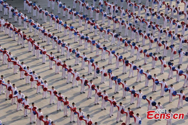 6,700 students perform spectacular exercise set