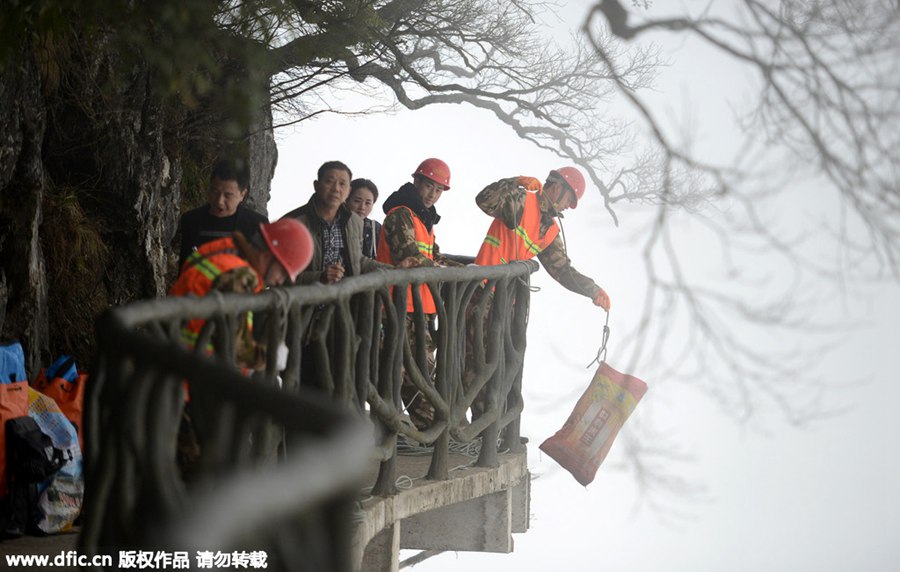 'Spider-men' janitors clean up mountain