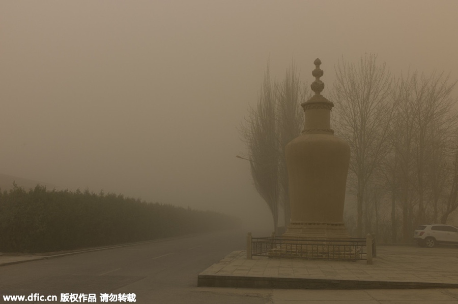 Sandstorm threatens the Mogao Grottoes