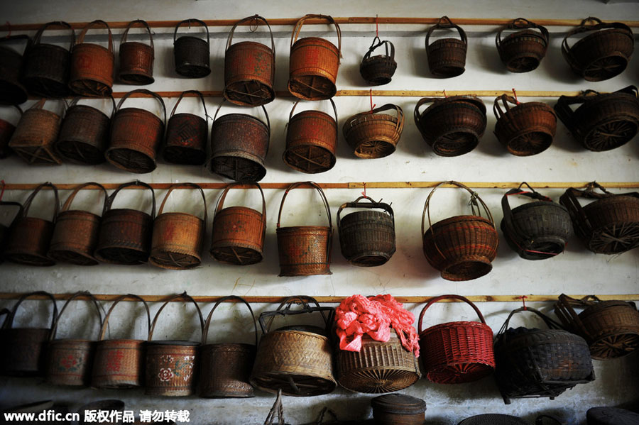 Collector turns abandoned school into folk museum