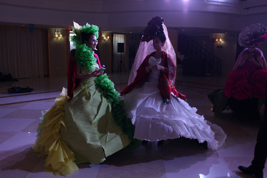 Paper fashion show in Jilin