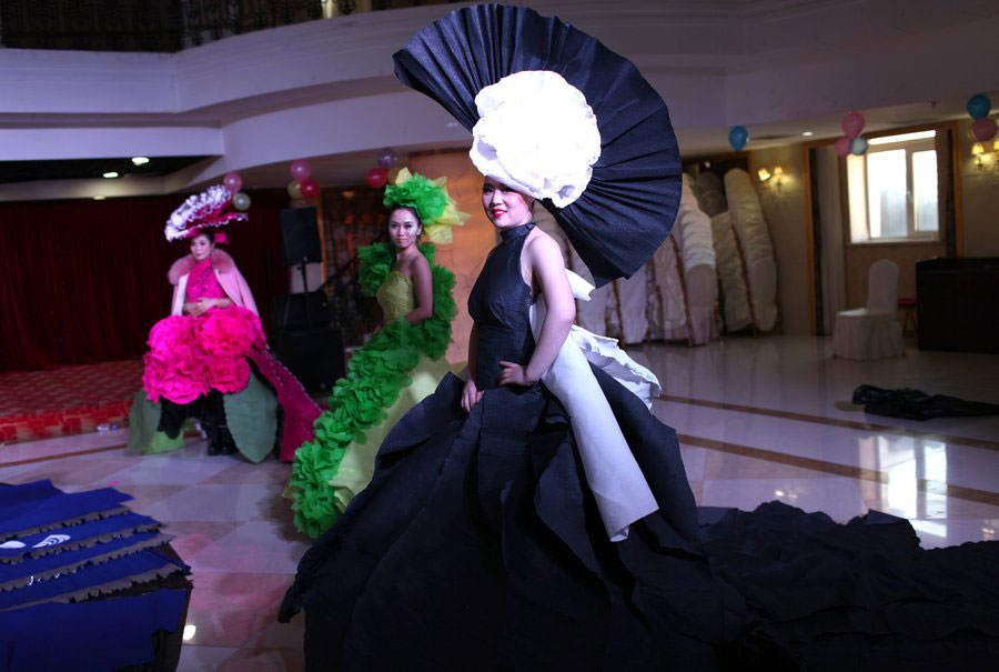 Paper fashion show in Jilin