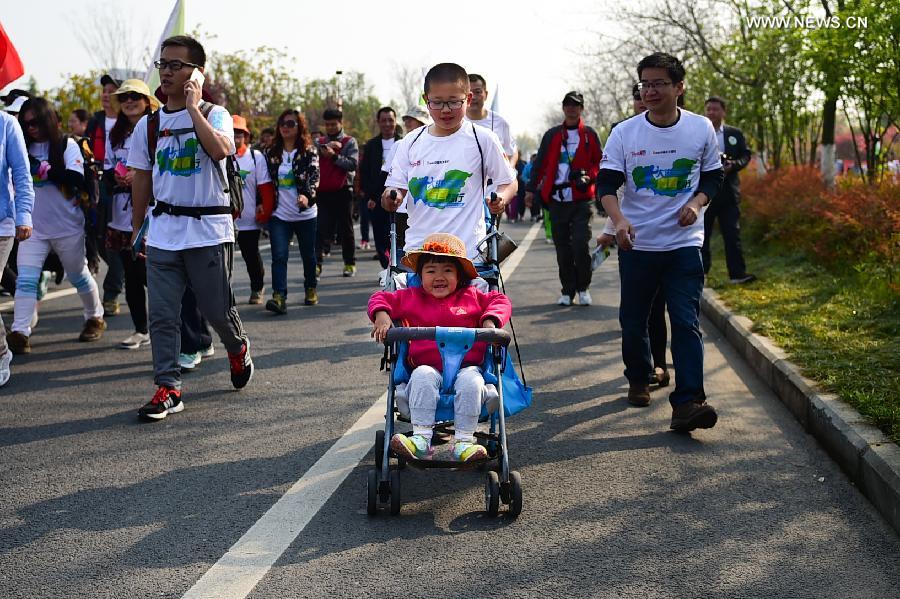 Tens of thousands take part in spring walking convention