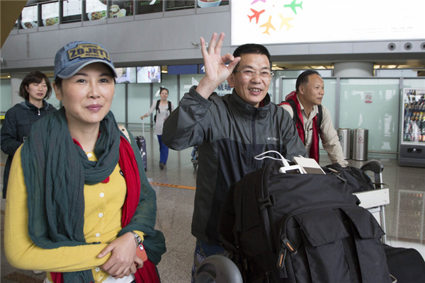 Tourists evacuated from Nepal quake area arrive in Kunming