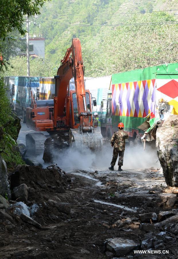 Quake-hit China-Nepal highway cleared