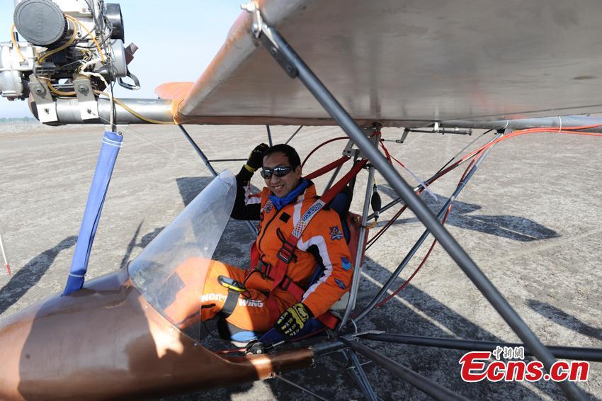 Man successfully flies homemade plane