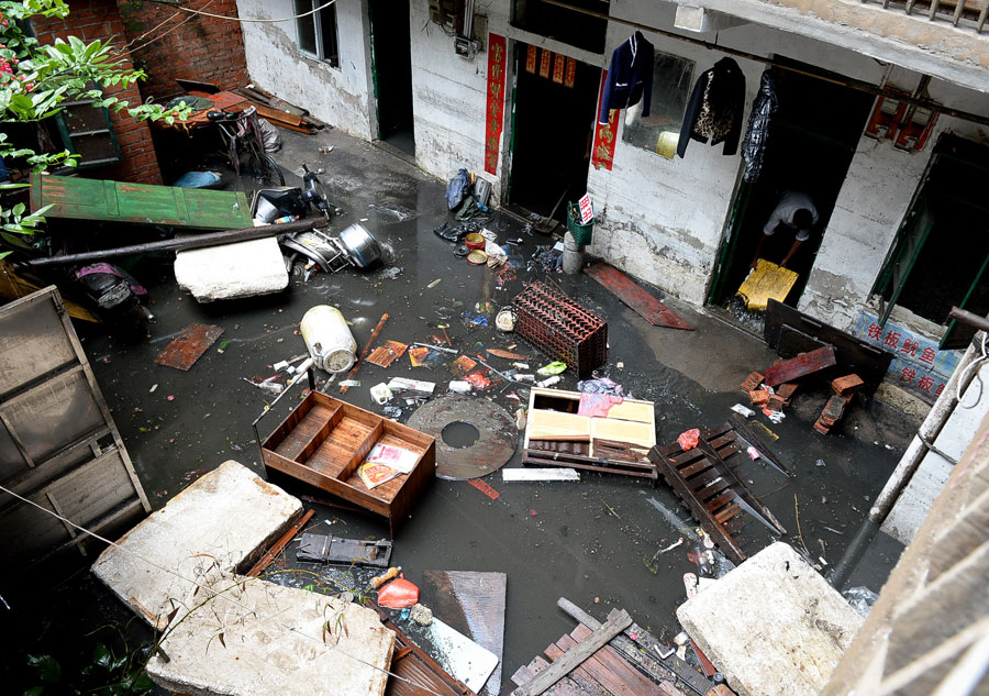 Heavy rain hits southwestern China