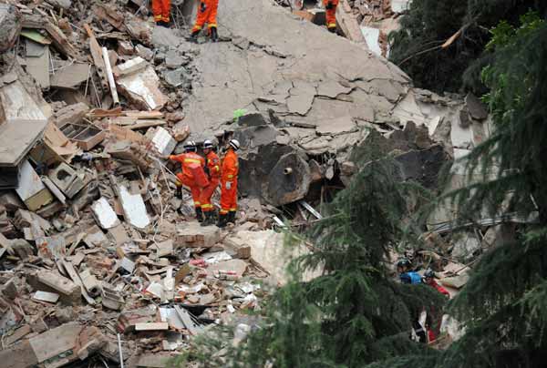 8 died, 8 missing in SW China apartment building collapse