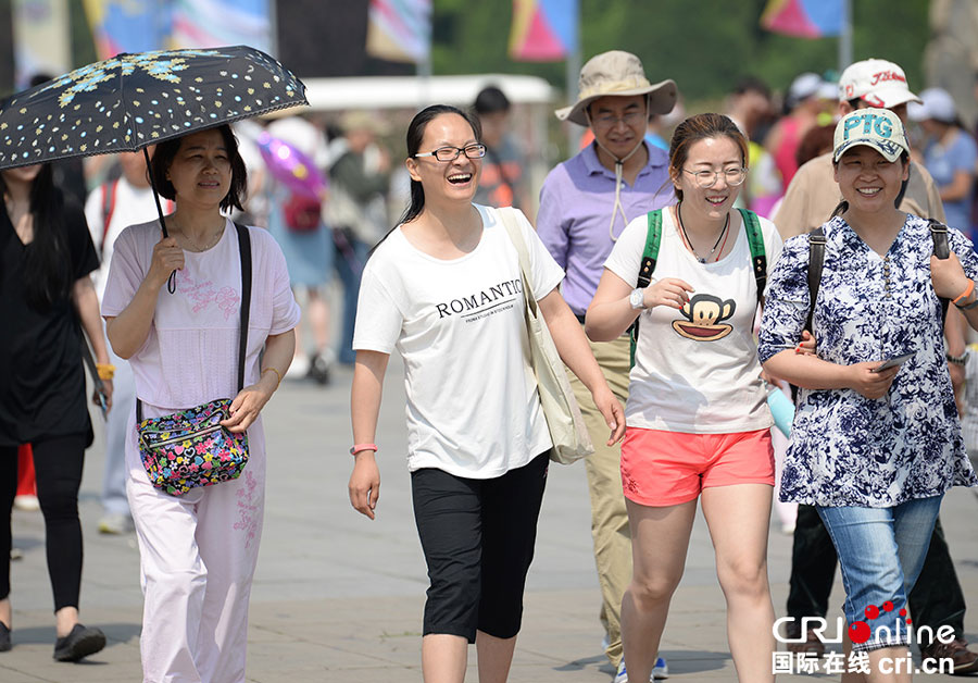 Beijing sizzled by heat wave