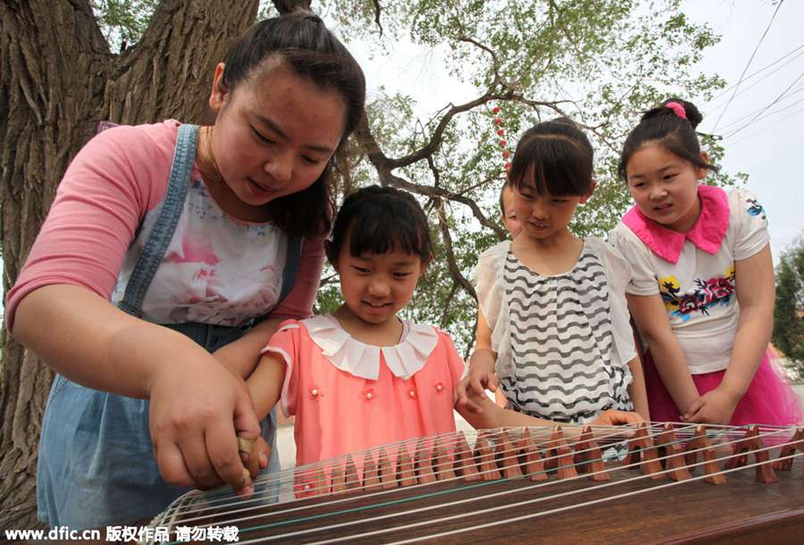 Left-behind children celebrate Children's Day