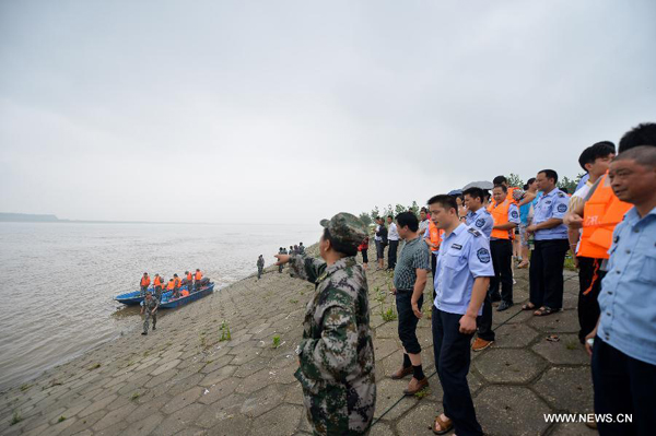 15 rescued after Yangtze sinking, over 400 missing