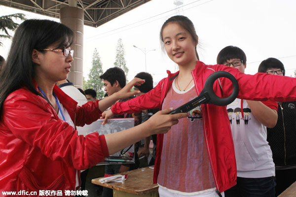 Tough methods to prevent cheating in <EM>gaokao</EM>