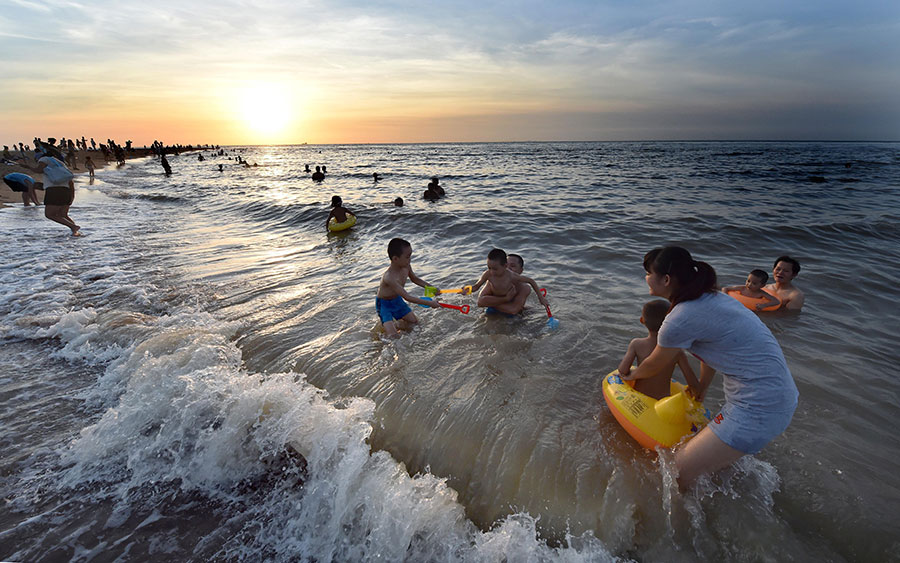 Cooling off to escape the heat wave