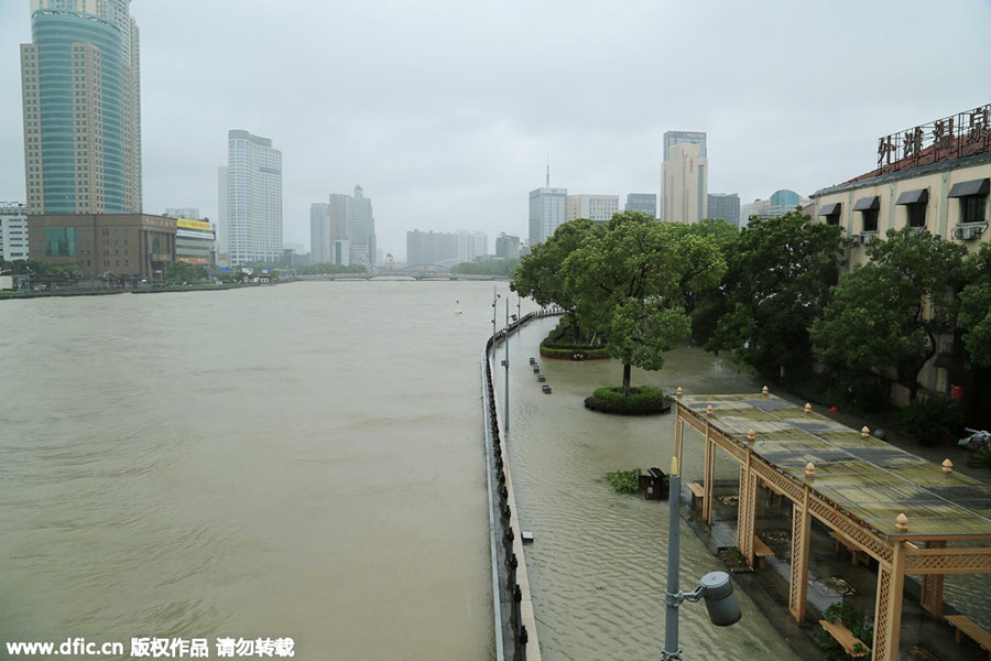 Typhoon Chan-Hom lands on E China, disrupts normal life