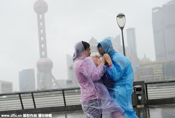 Typhoon Chan-Hom moves northeast, forces weaken