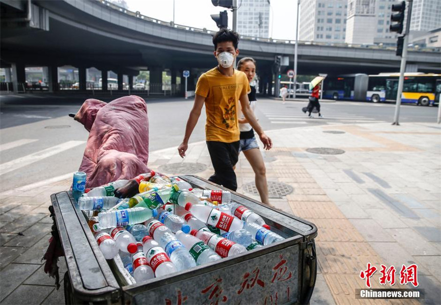 Beijing roasts in high temperature