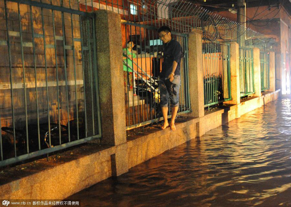 Heavy rain hits Beijing