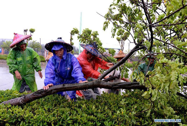 Typhoon Soudelor sweeps through E China