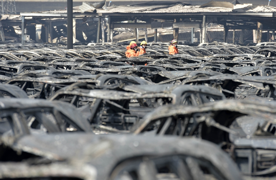 Rescue operation continues, 64 hrs after blasts rock Tianjin port