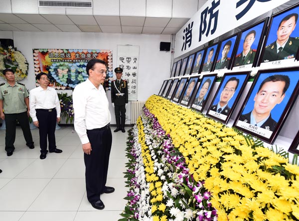 Premier Li pays tribute to firefighters killed in blasts