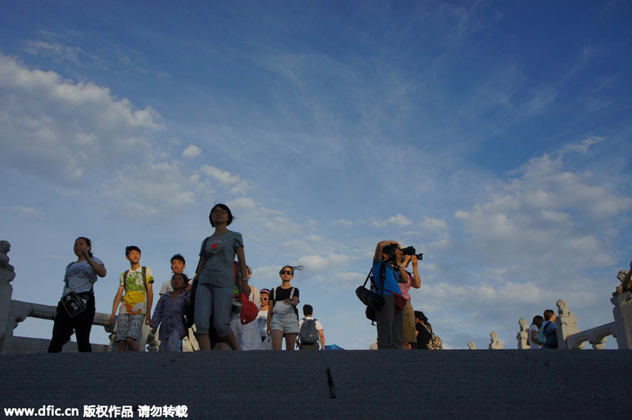 Blue sky beautifies Beijing ahead of V-Day Parade