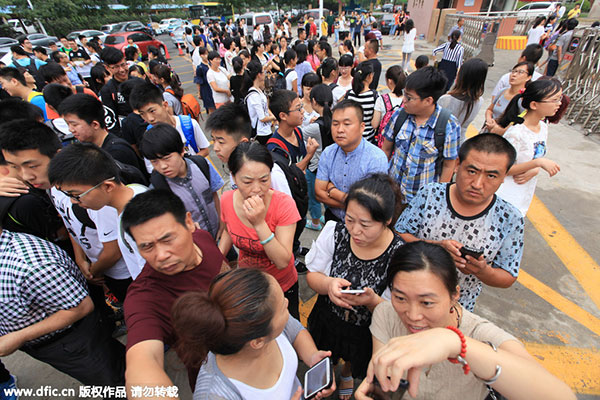 Schools reopen after Tianjin blasts