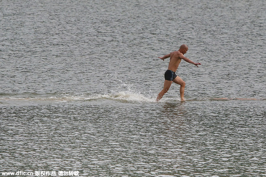 Shaolin monk breaks record for running on water