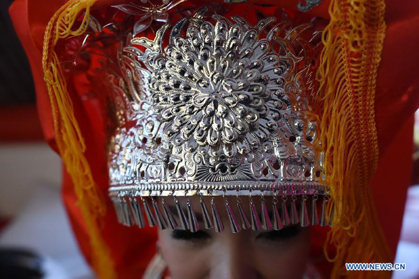 Young Miao couple get married in traditional way