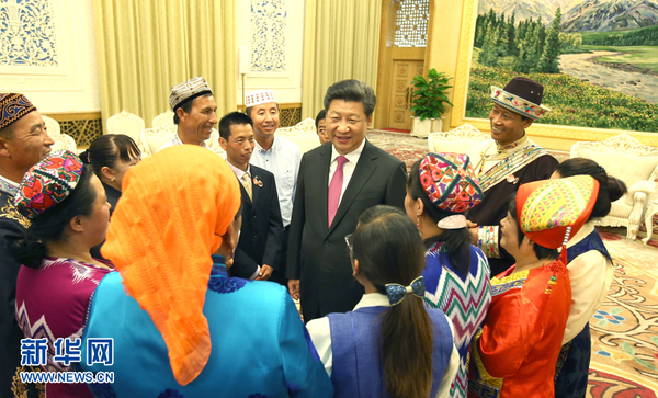 Xi celebrates National Day with ethnic minority representatives