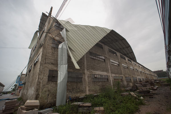 Typhoon Mujigae kills 11 in South China, cuts off power