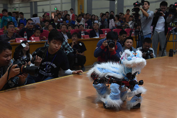 A robot's high-tech lion dance