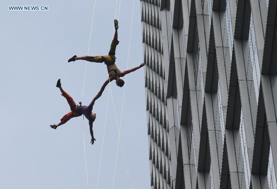 Dancers perform sky ballet in Shanghai