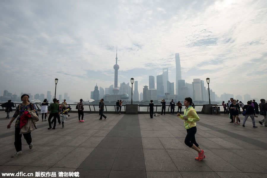 Heavy pollution envelops Shanghai