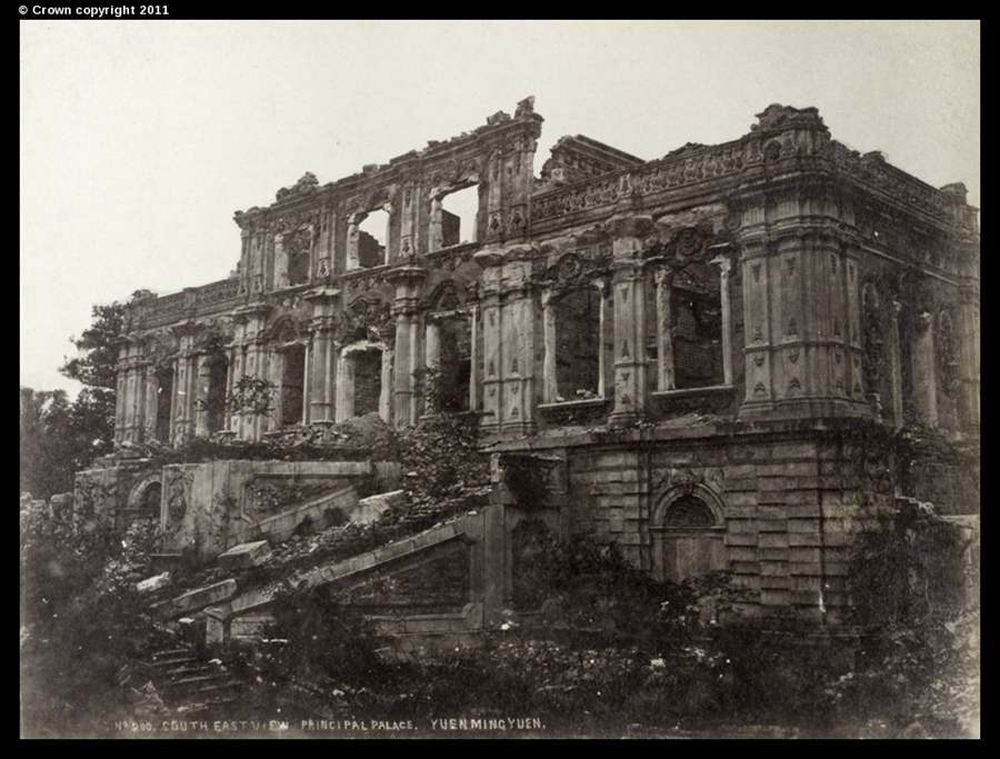 Late Qing dynasty Peking in the lens of a foreign photographer