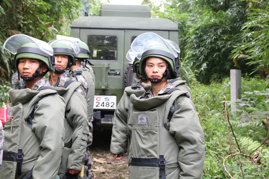 Mine clearance mission on China-Vietnam border