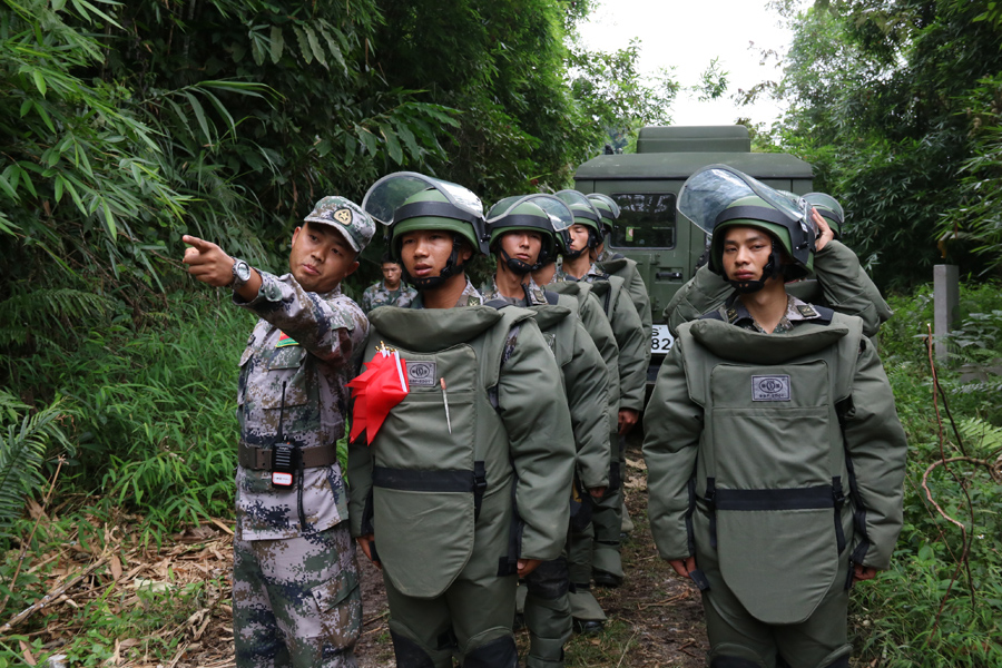 Mine clearance mission on China-Vietnam border