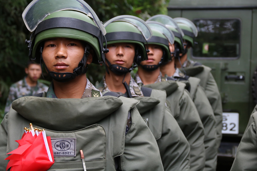 Mine clearance mission on China-Vietnam border