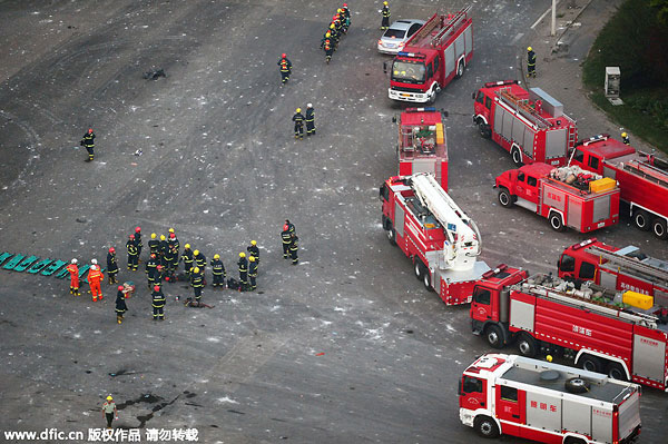 Beijing suspends dangerous chemical production following Tianjin blasts