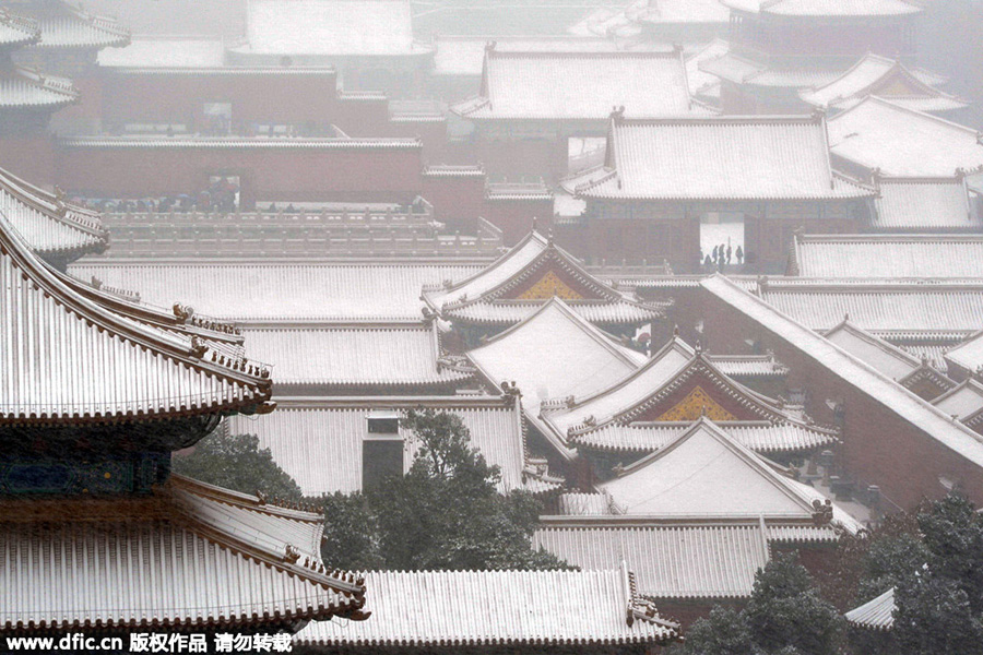 Snowstorms sweep across northern China