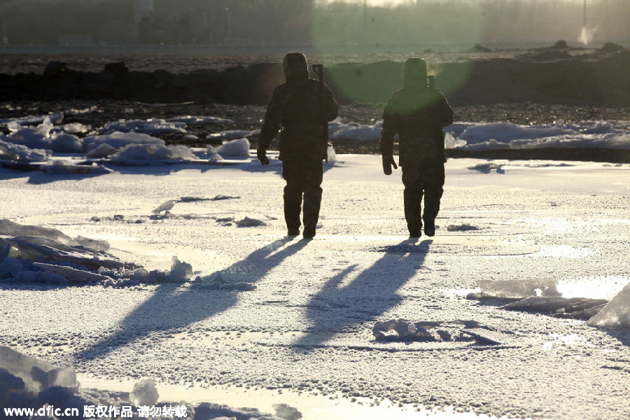 Frontier soldiers brave icy temperature